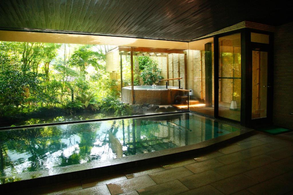 Hot spring bath