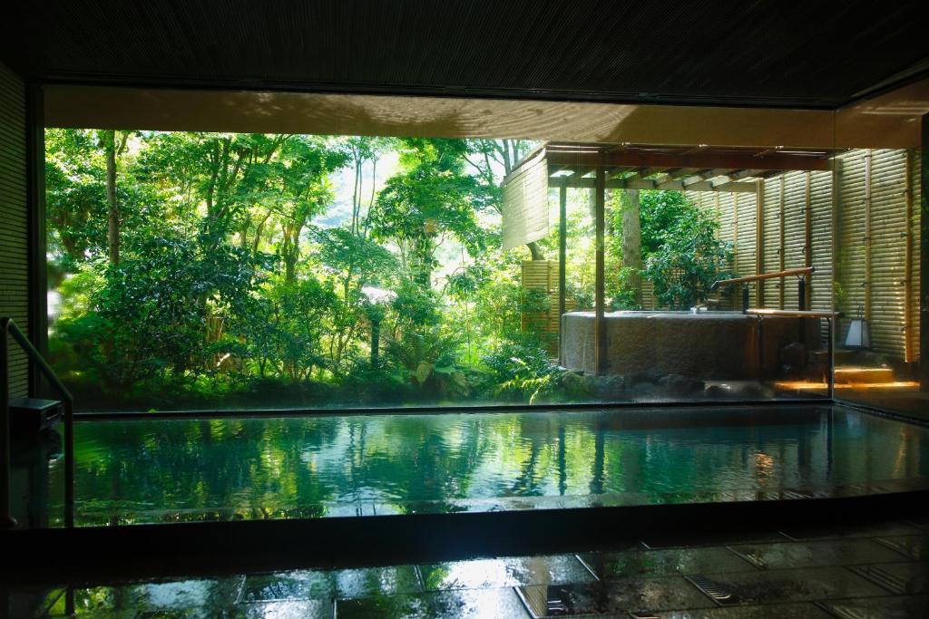 Hot spring bath