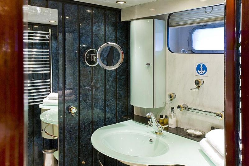 Absolute Pleasure Yacht photo