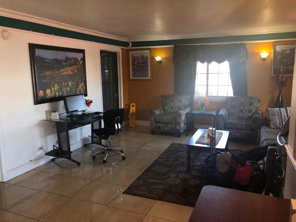 Americas Best Value Inn Denver photo