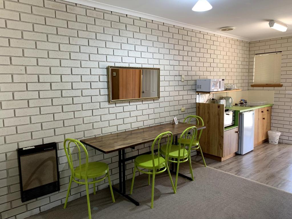 Kingswood Motel
