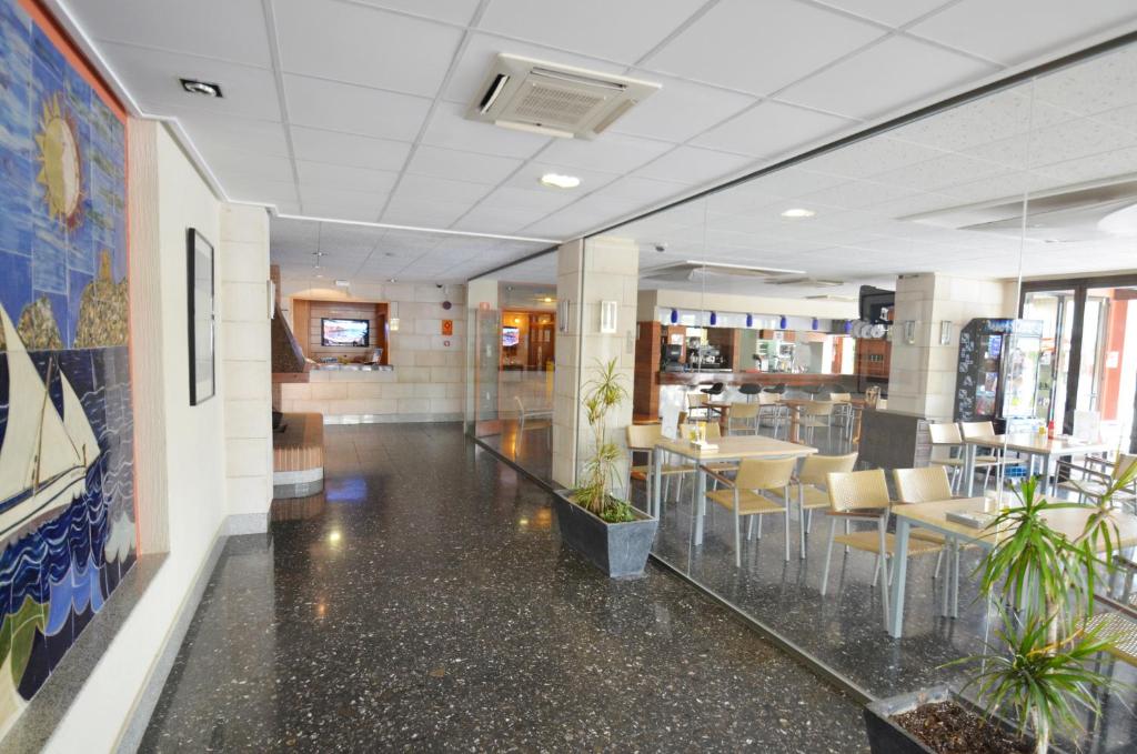 azuLine Hotel S'Anfora & Fleming — Restaurant & bars in San Antonio, Balearic Islands