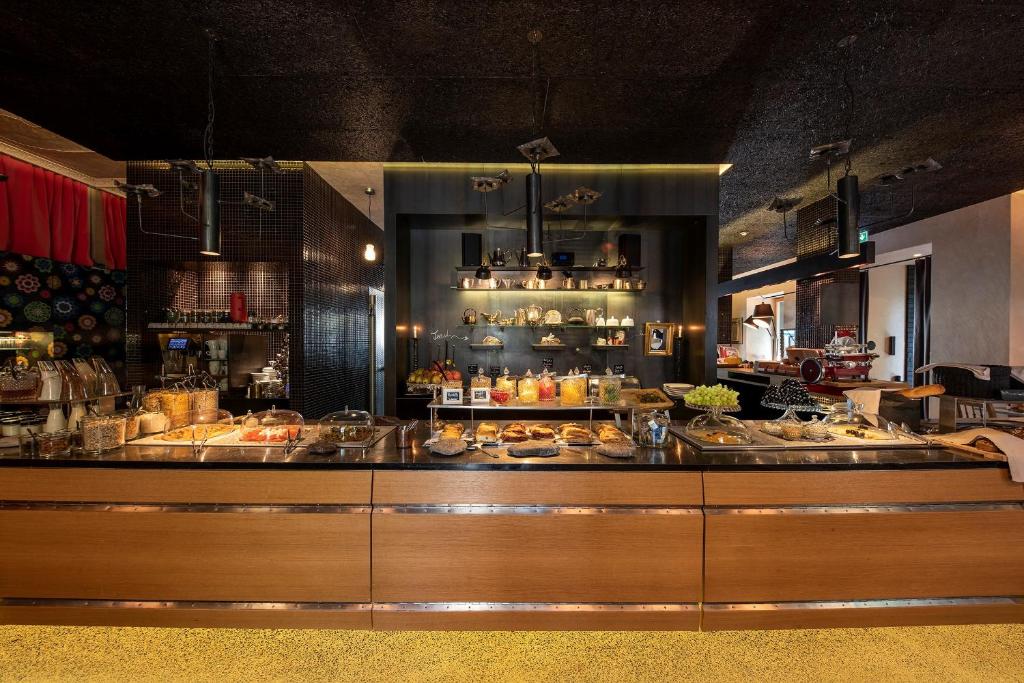 อาหารและเครื่องดื่ม