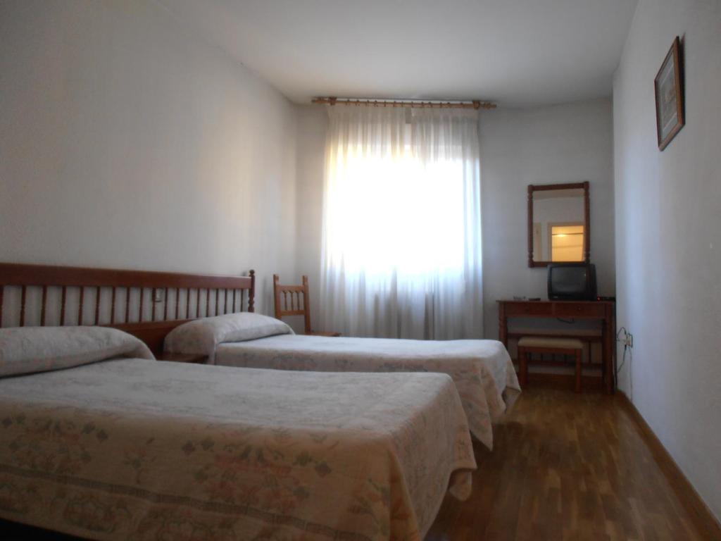 Hostal ** EC León - 5