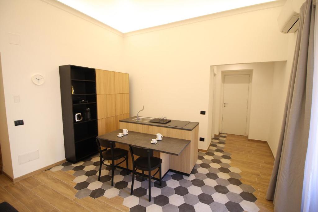 Suite 44 - 3