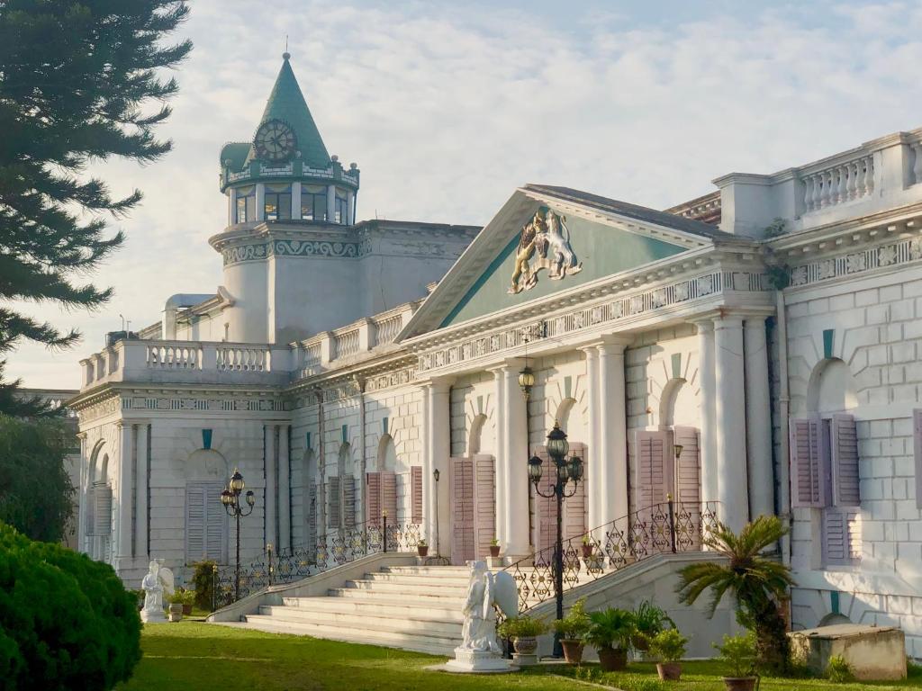 COSSIMBAZAR PALACE OF THE ROYS ( RAJBARI) — Hotel in Berhampore