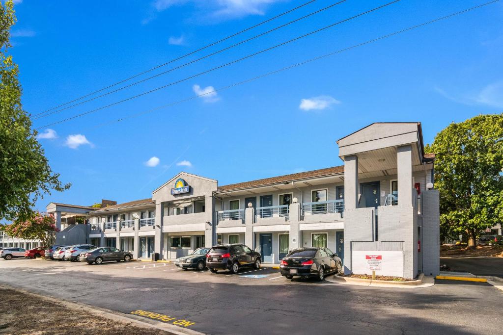 Days Inn by Wyndham Raleigh Glenwood-Crabtree photo