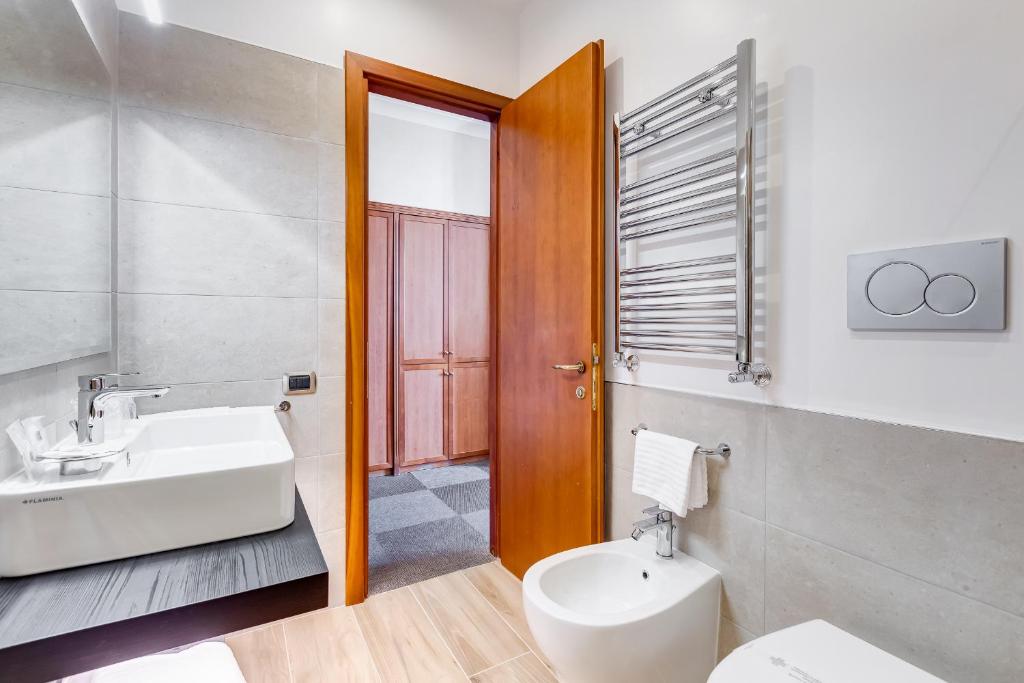 Romoli Hotel — Hotel rooms in Rome, Lazio