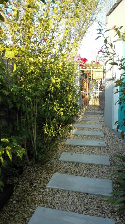Crescent cottage photo