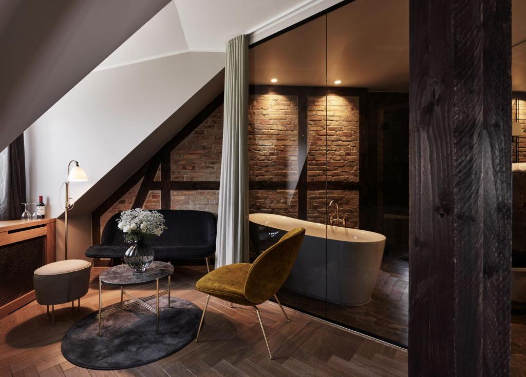 Ascot Hotel & Spa Photo 20