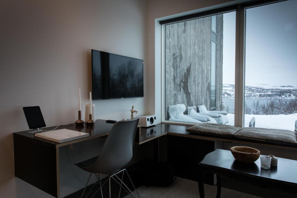 Shared lounge/TV area