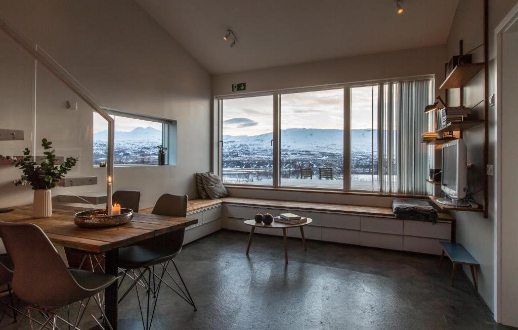 Shared lounge/TV area