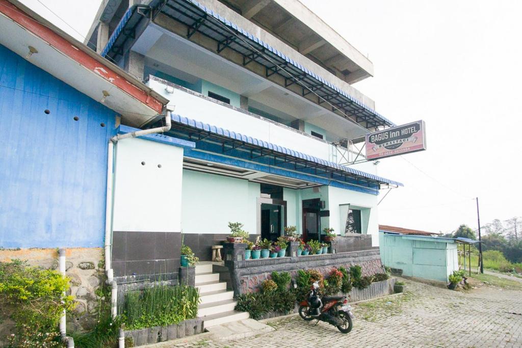 Exterior view, RedDoorz near Mikie Holiday Funland Berastagi in Berastagi