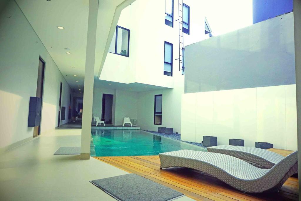 スイミングプール