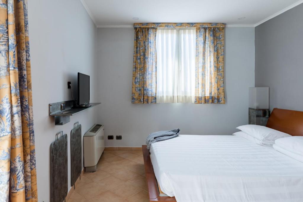 Crosti Apartments - 5