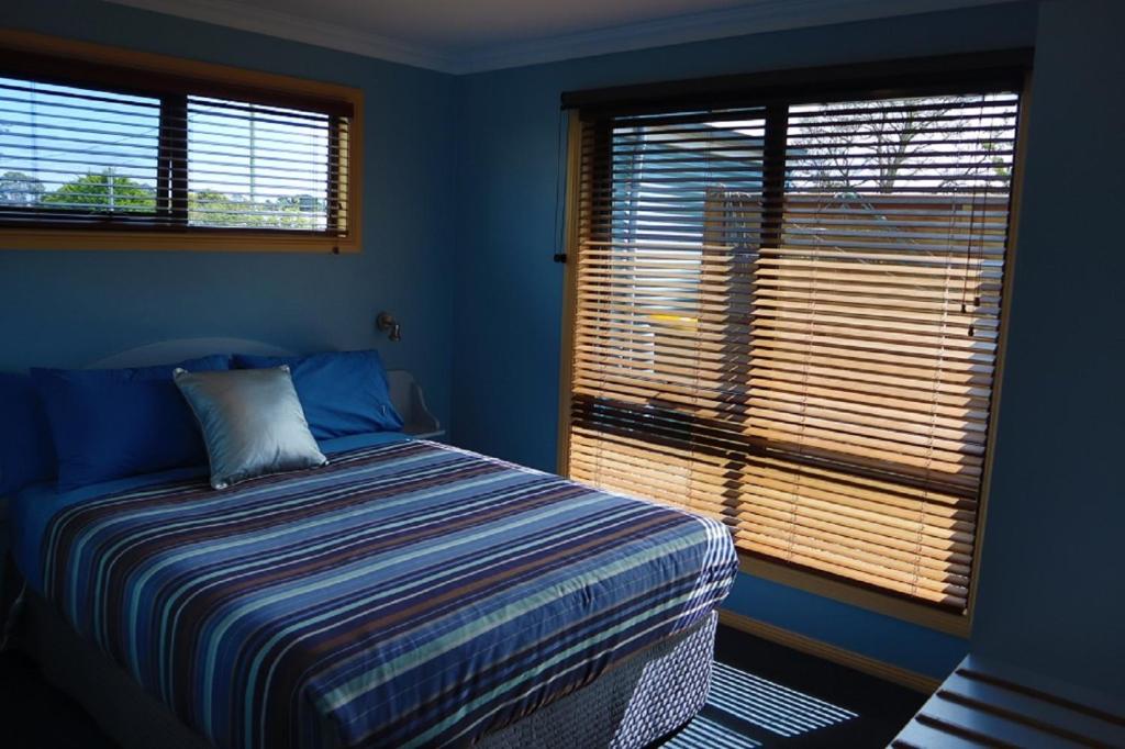 Strahan Bungalows photo