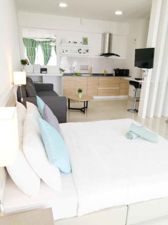 AA Suites Soho at Kompleks Evo Mall, Bandar Baru Bangi - free wifi photo