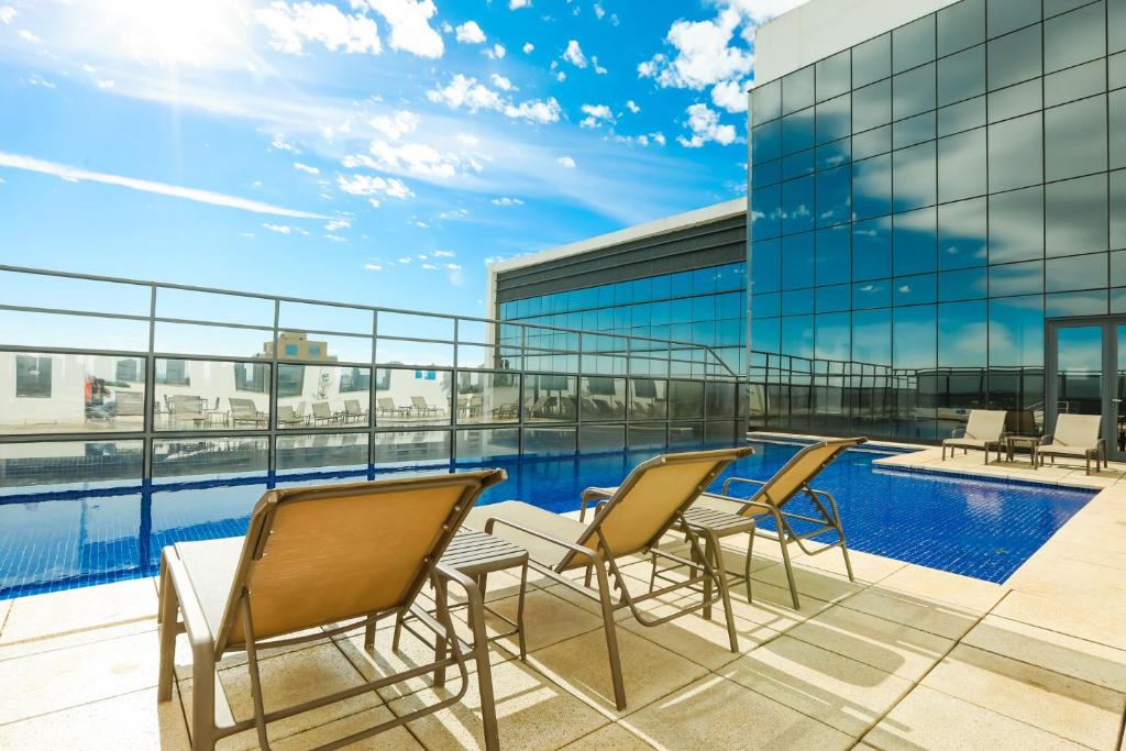 Tryp by Wyndham Ribeirao Preto スイミングプール
