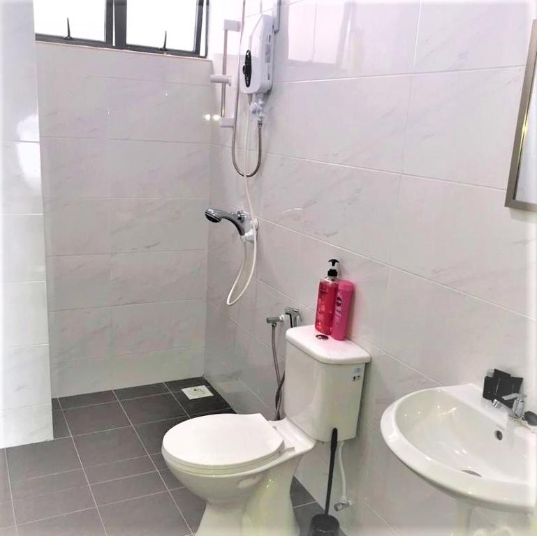 Lvl 22 City Park View 3BR Full Aircond with Pool at Casa Kayangan Meru photo