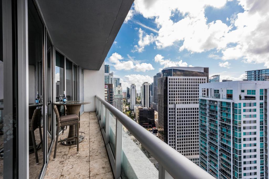 BUSINESS MIAMI LUX Icon Tower photo