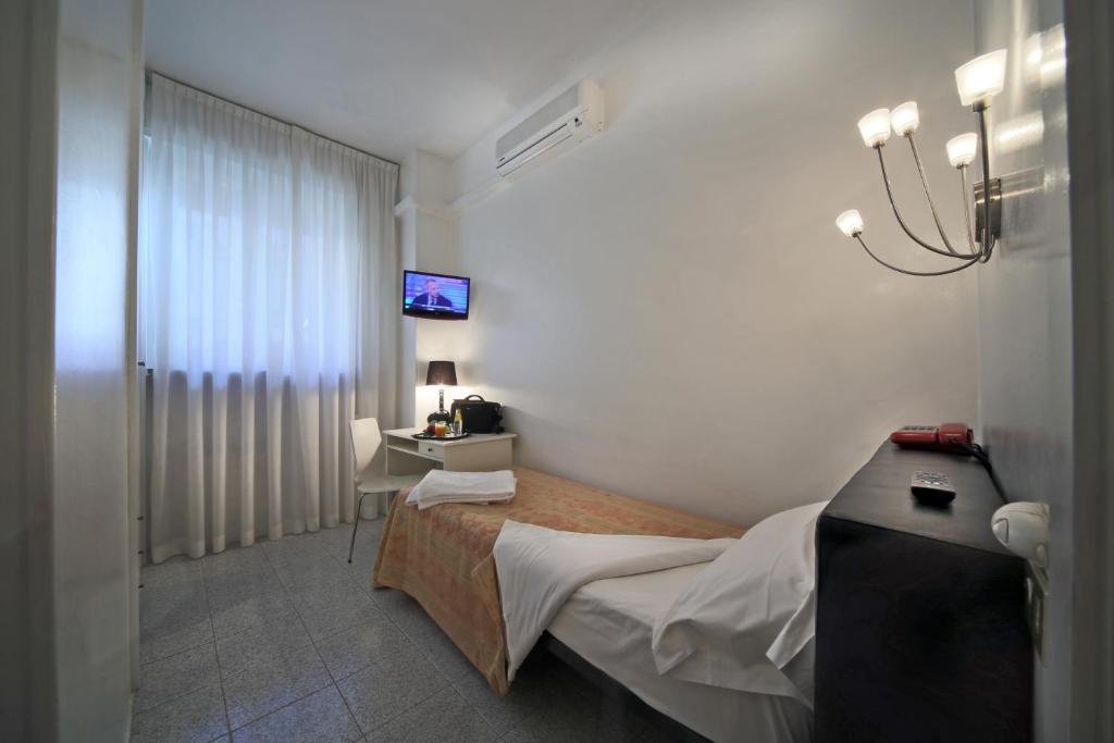 Hotel Cristallo Brescia photo