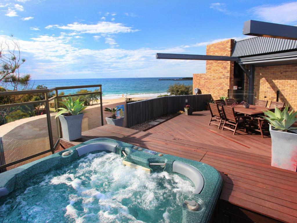Spectacular Location and Views, 3 Bedrooms , Private Rooftop Spa, Mooloolaba