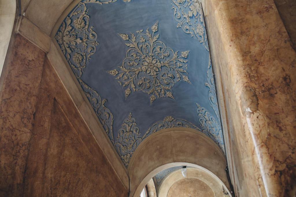 Gregorini Bingham Art Luxury Suites photo