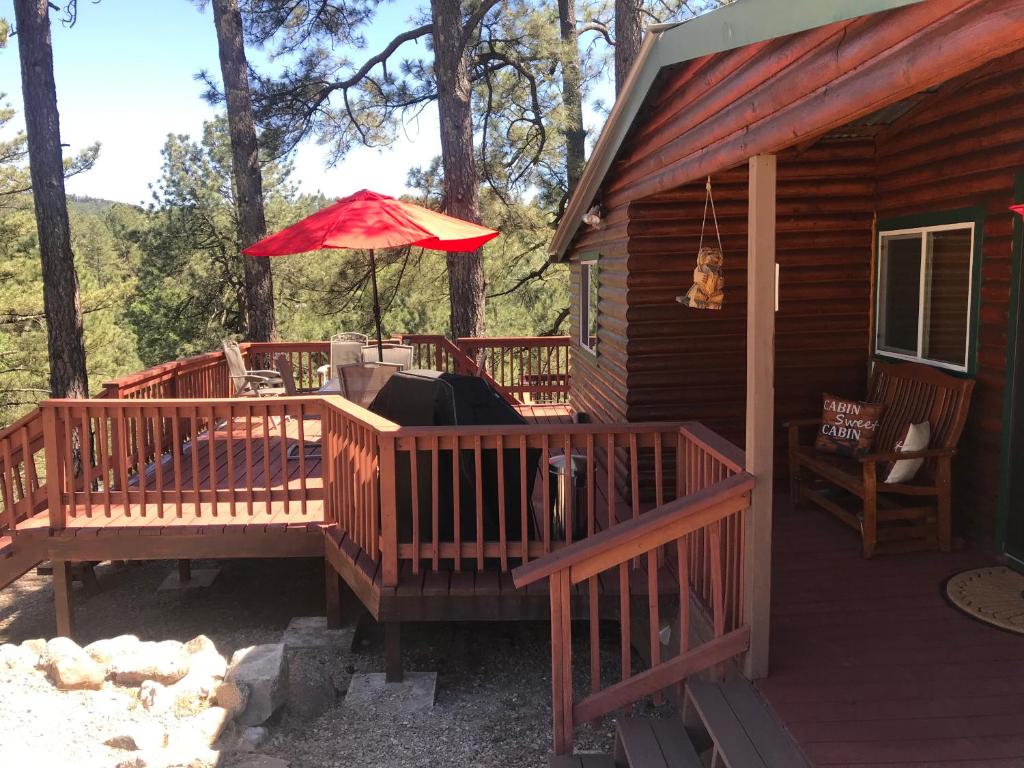 Gonzales Cozy Little Bear Cabin — Hotel in Ruidoso (NM)