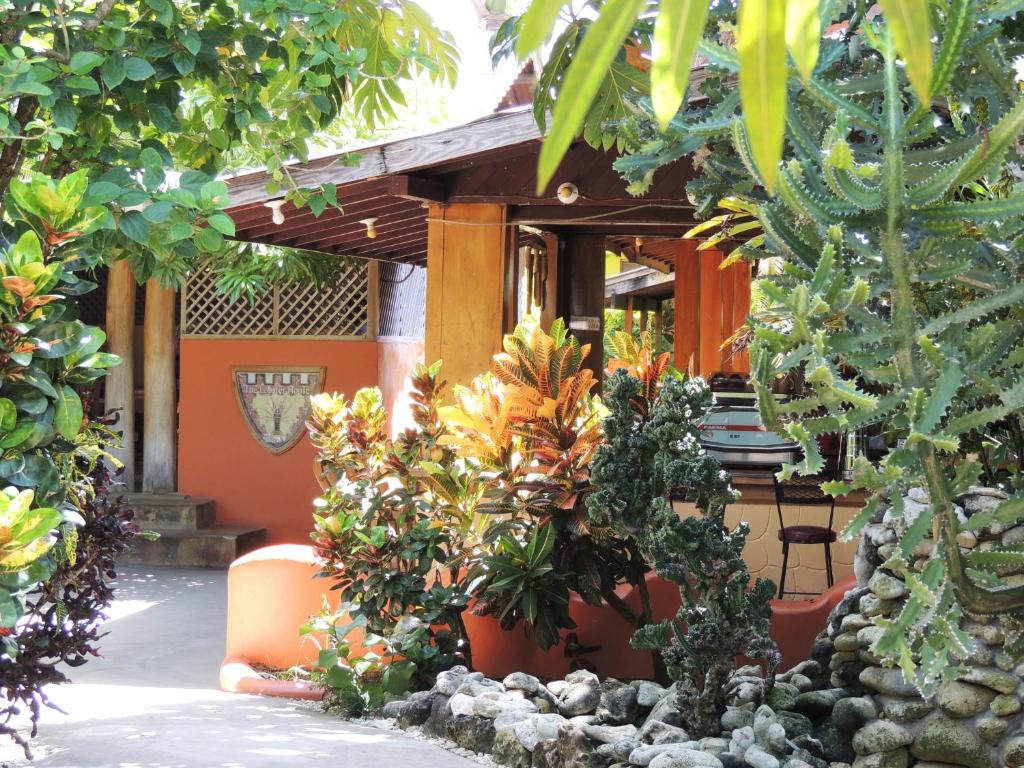 Sunrise Club Hotel — Hotel building in Negril