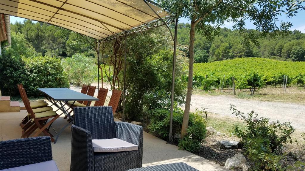 Chateau La Villatade photo