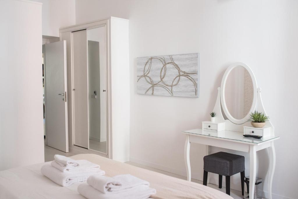 White Fanti Apartment photo