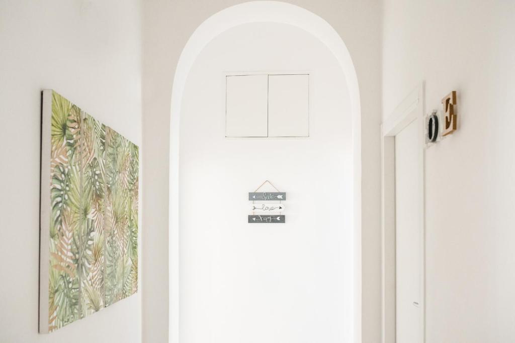 White Fanti Apartment photo