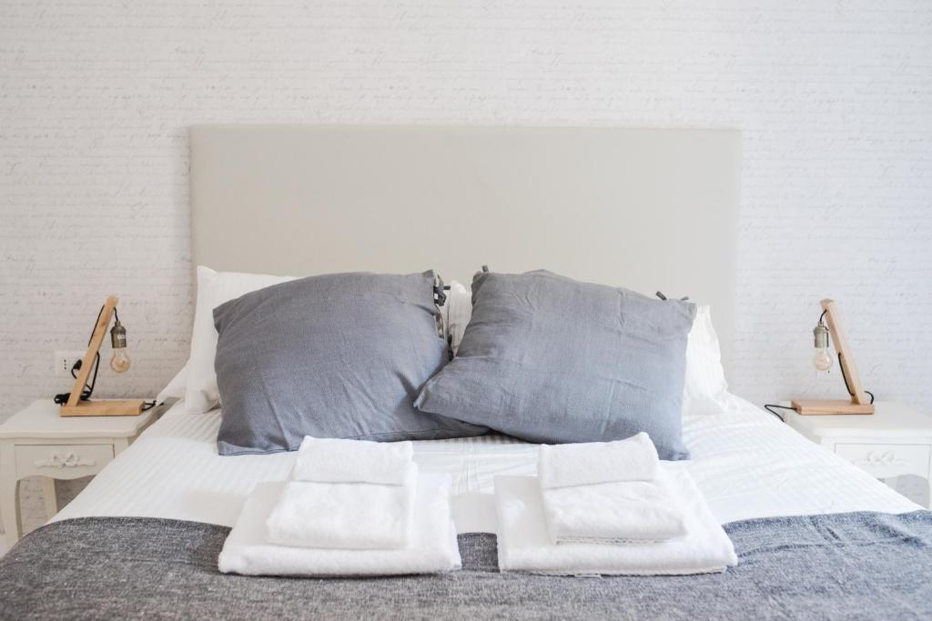 White Fanti Apartment photo