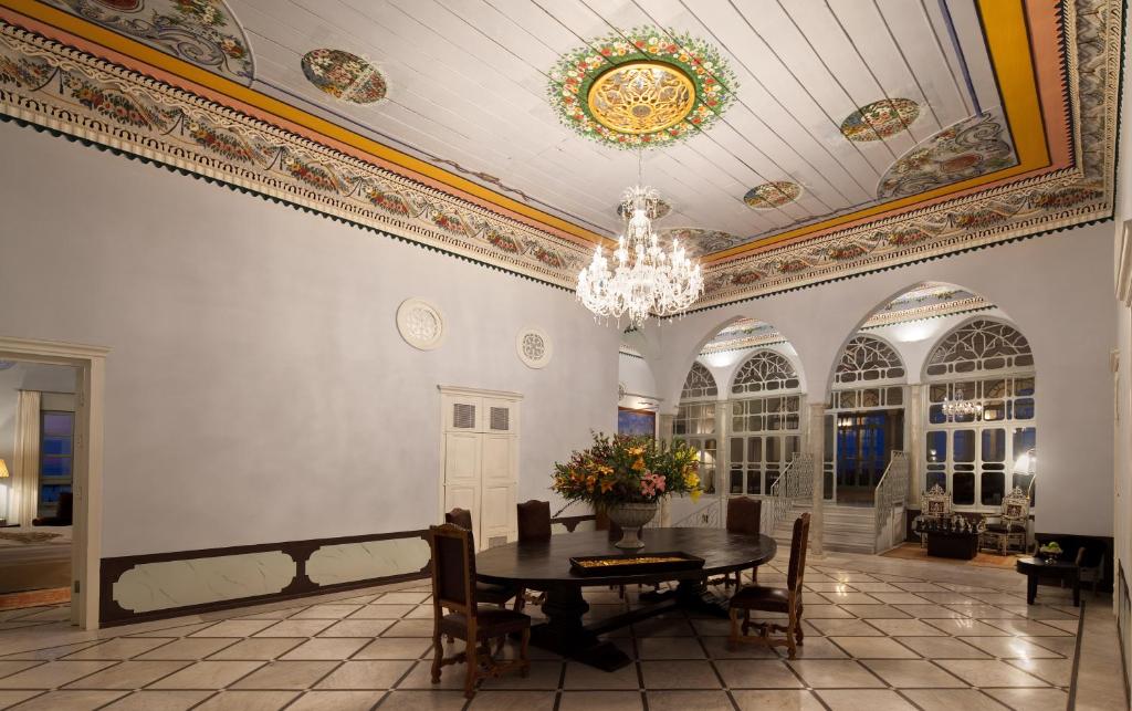 Shared lounge/TV area