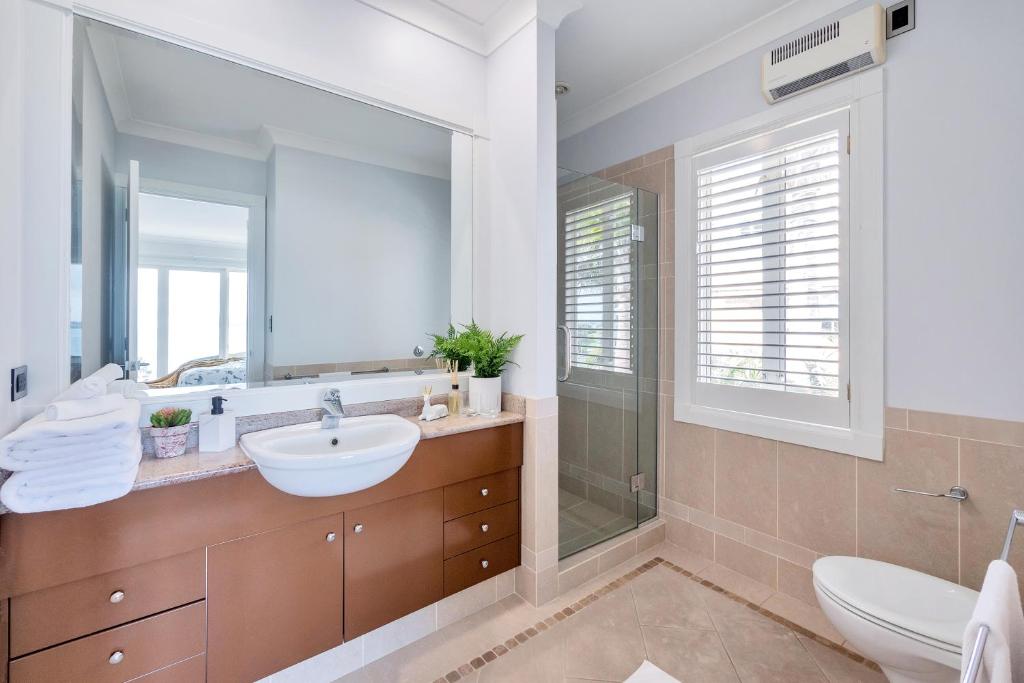 Magnificent Harbour View Villa In Orakei photo