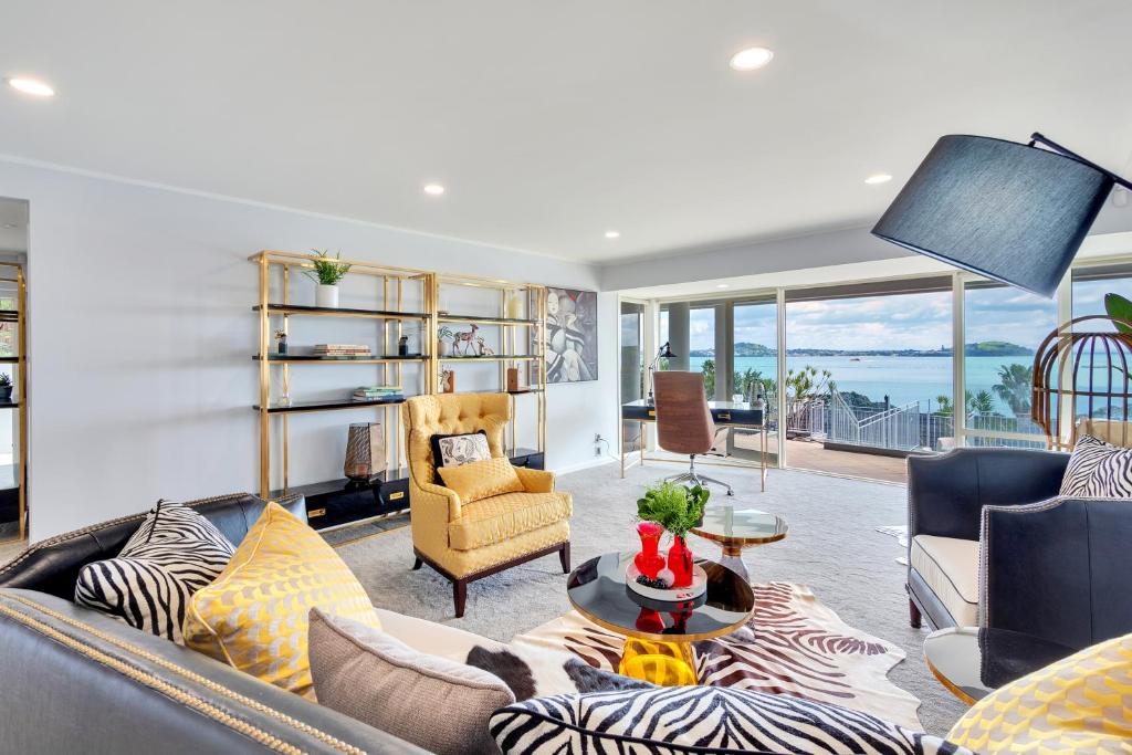 Magnificent Harbour View Villa In Orakei photo