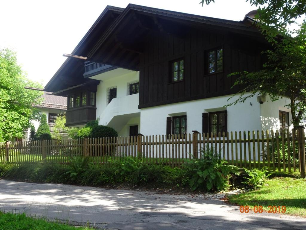 Huge and Calm Apartment in Central Garmisch - 2