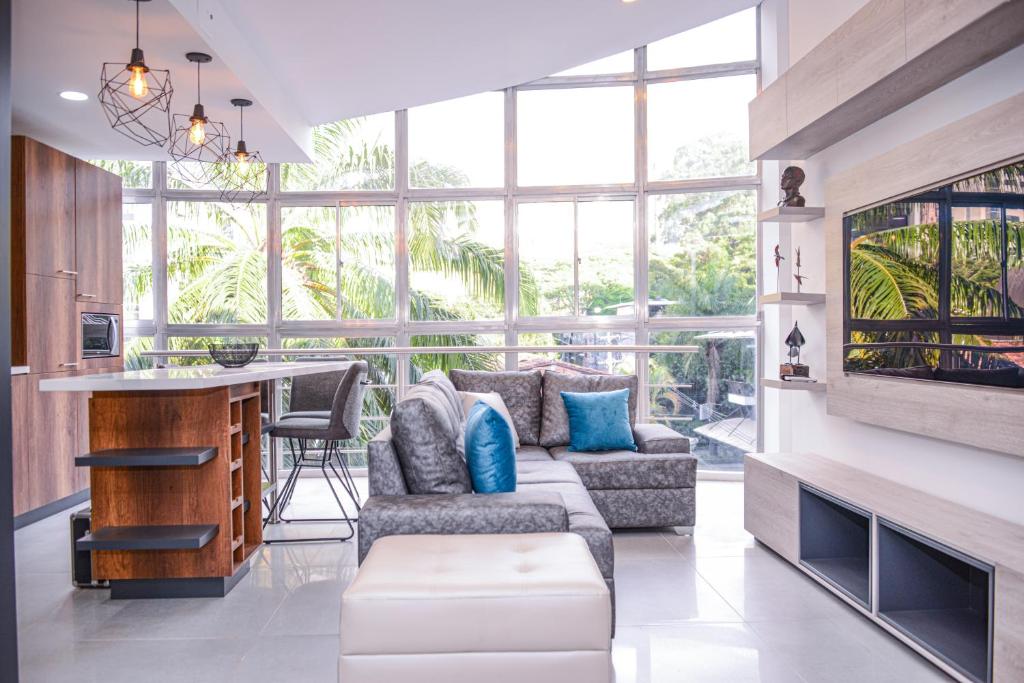 Apartamento Lleras AC Hot Tub — Hotel in Medellín
