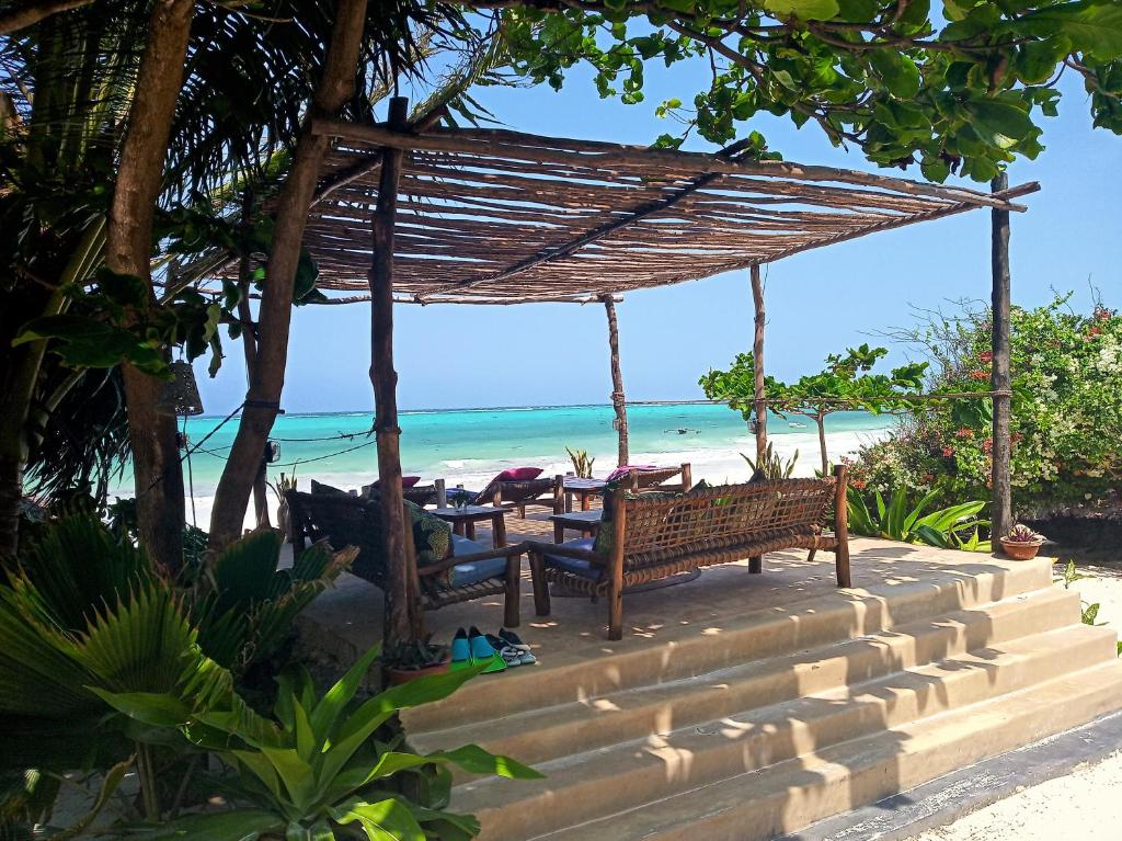 Maji Lodge photo