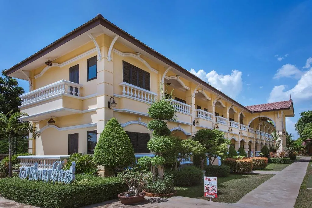 公园泳池度假酒店，位于廊开的酒店