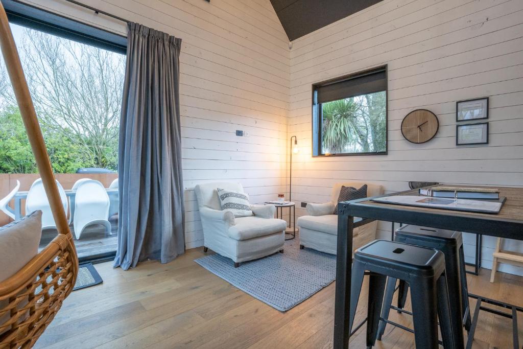 Eco Black Hut — Hotel in Christchurch