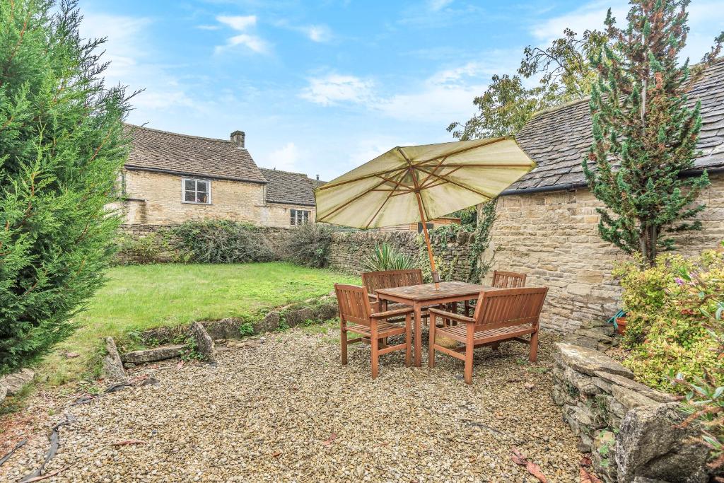 Church Farm Cottage, Northleach photo 5