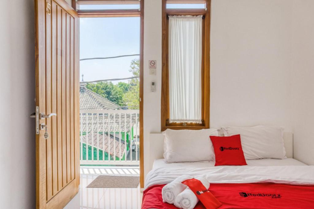 RedDoorz Syariah near Taman Pelangi Jogja 2