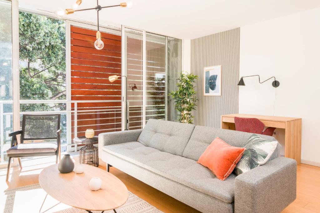HomeForGuest Design Attic Apartment FREE Parking - 2