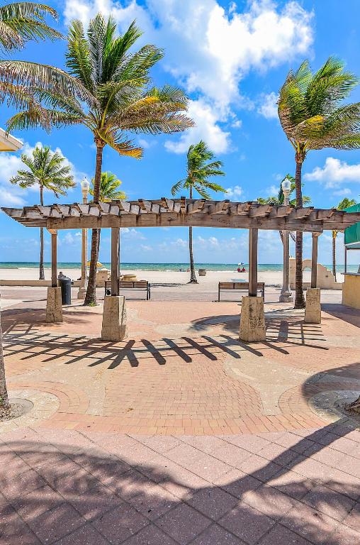 Hollywood Beachside Boutique Suite photo