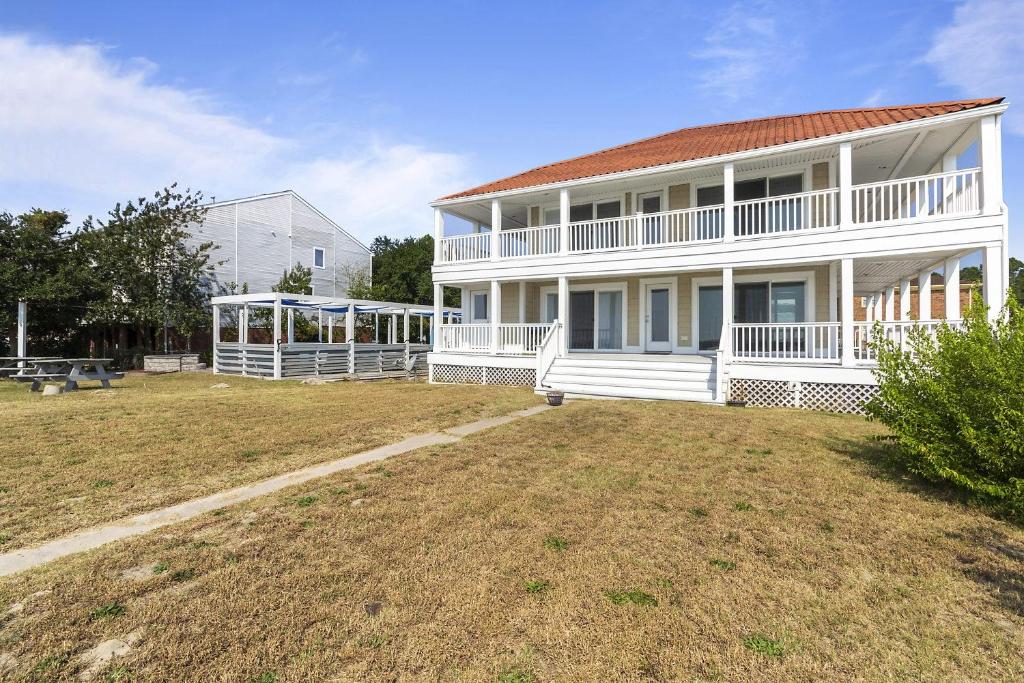 Water Front Delight On The Bay Home photo