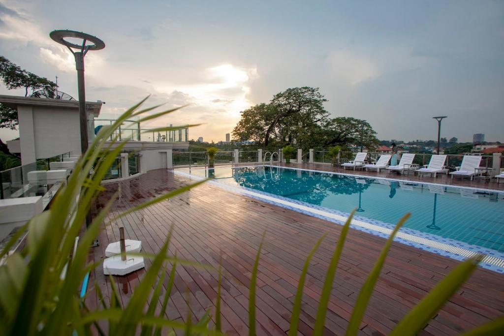 Swimming pool