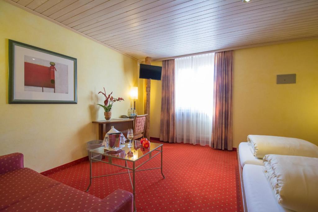 Hotel La Cruna — Hotel in Sedrun