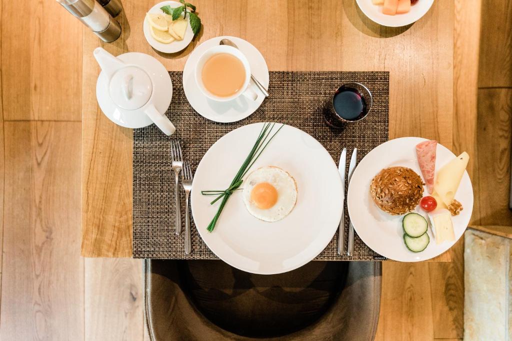 Yiyecek ve İçecekler