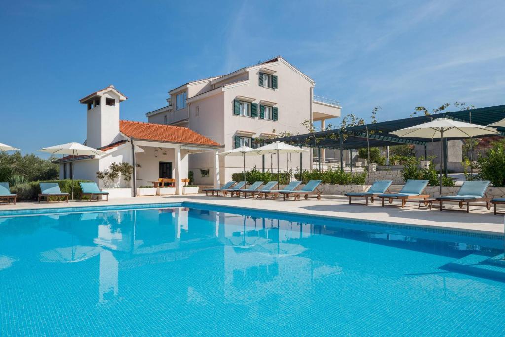 Villa DIVA Holiday House — Hotel in Rogoznica